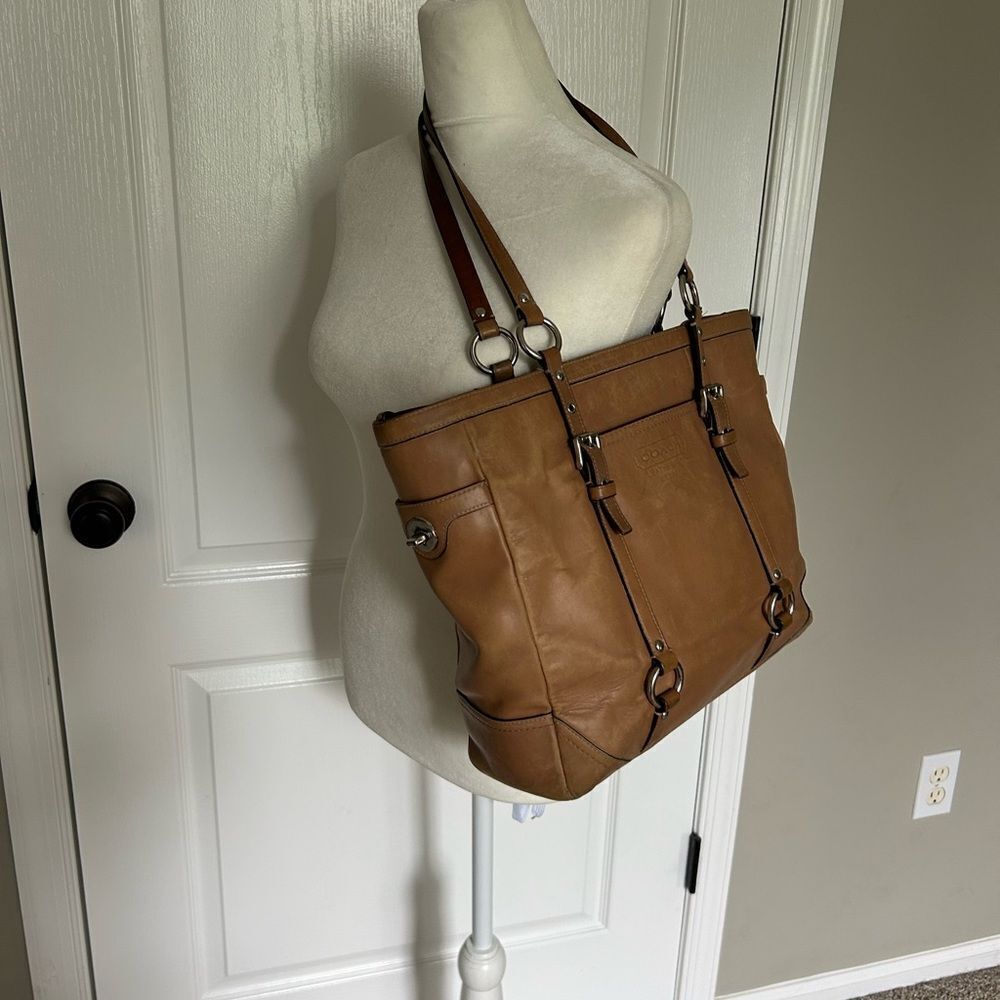 Coach Gallery Tote Bag Tan Leather Silver Tone Buckle Large Carryall